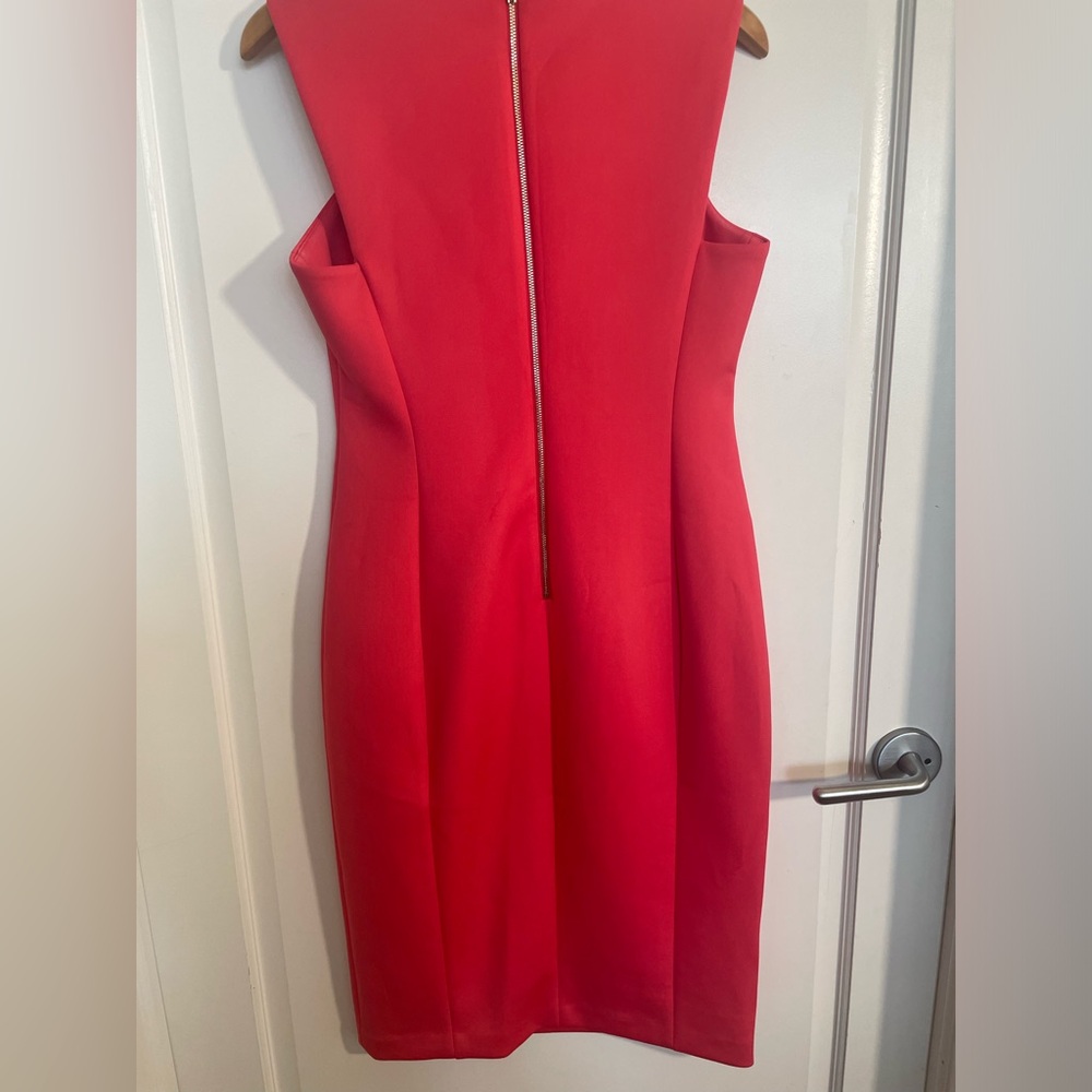 Red knee length dress - Picture 4 of 4